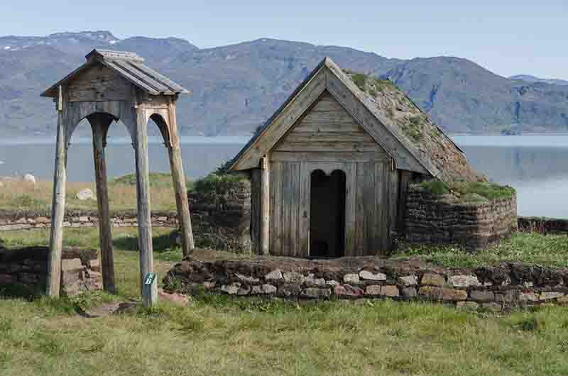 134 - Groenlandia - fiordo Tunulliarfik - Qassiarsuk - Brattahlid - replica de la iglesia de Thjodhilde